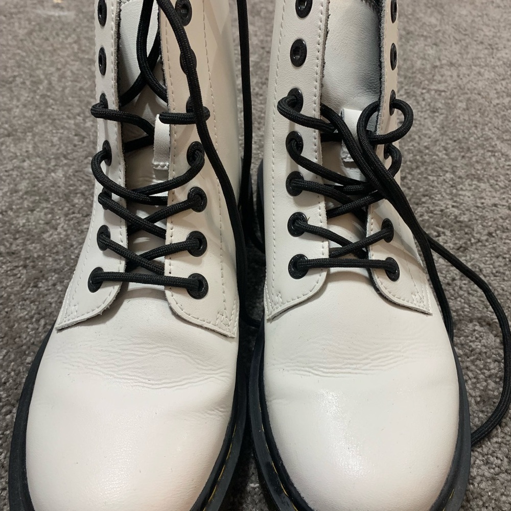 DR. MARTENS